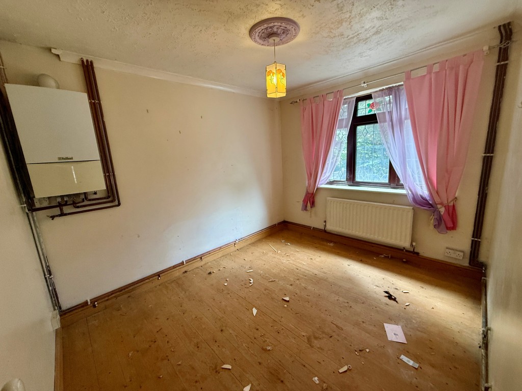 Lot: 79 - DETACHED BUNGALOW FOR IMPROVEMENT - Bedroom two